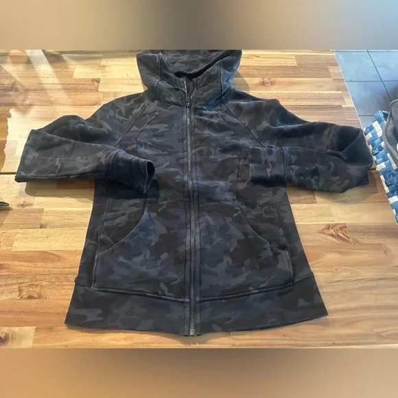 Lululemon  | Incognito Camo Multi Gray Scuba Hoodie| Size 12 | Gray Camo - Picture 8 of 8